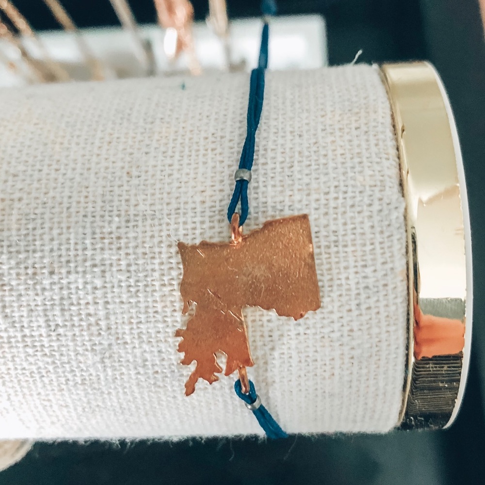 Louisiana gold plated bracelet (slip knot)